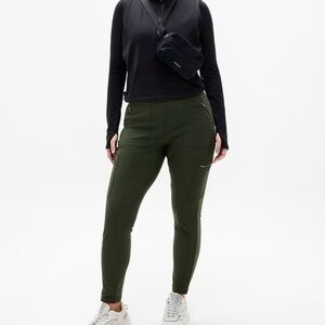 Athleta Headlands Hybrid High Rise Cargo Leggings Size 10P Green Pockets Hiking